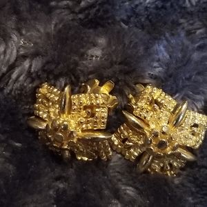 Vintage gold tone earrings